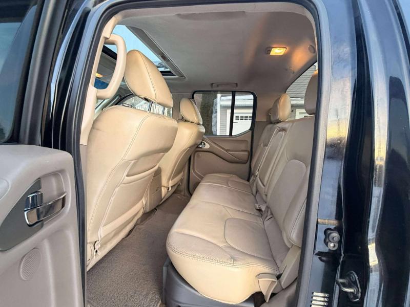 Nissan Frontier SL Crew Cab 4WD 2011