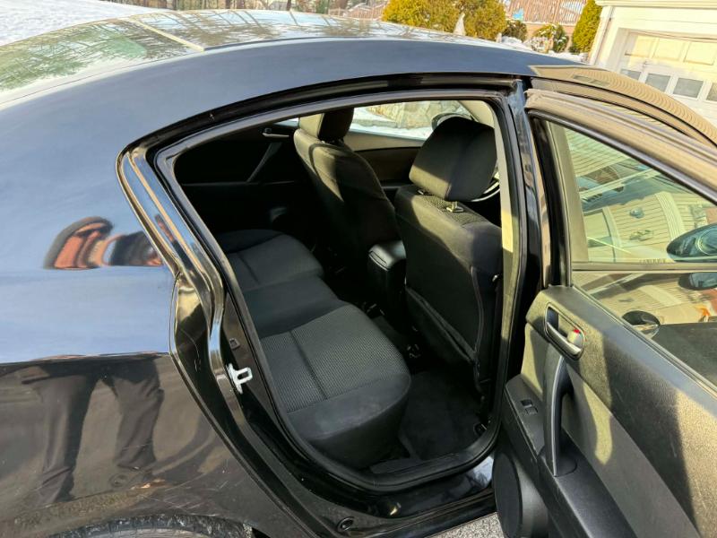 Mazda MAZDA3 i Touring 4-door 2012