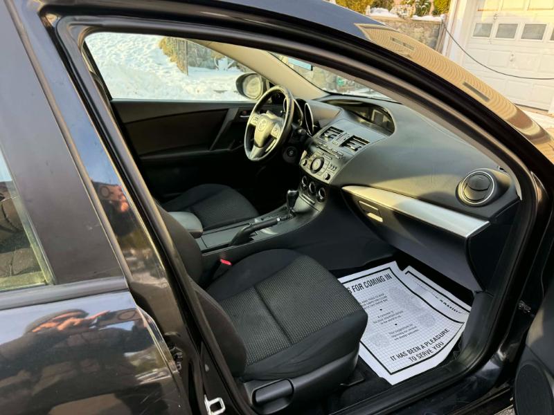 Mazda MAZDA3 i Touring 4-door 2012