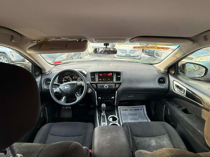 Nissan Pathfinder SV 4WD 2015