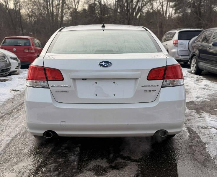 Subaru Legacy 3.6R Limited 2011