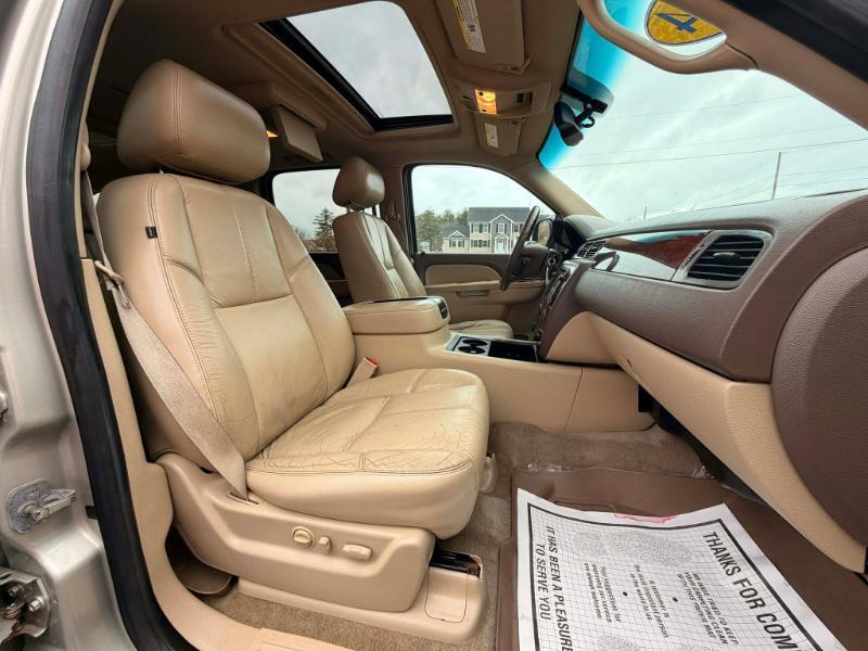 Chevrolet Suburban LT 1500 4WD 2014