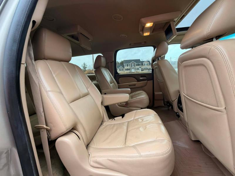 Chevrolet Suburban LT 1500 4WD 2014