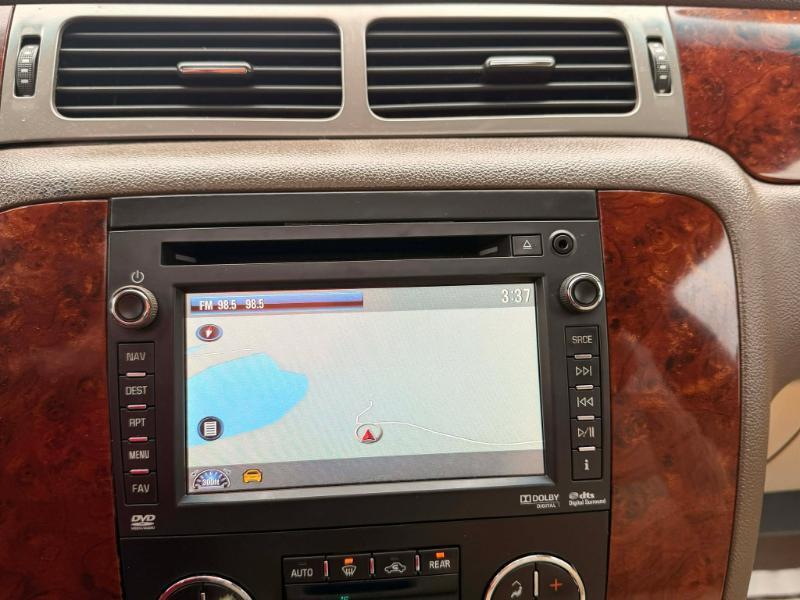 Chevrolet Suburban LT 1500 4WD 2014