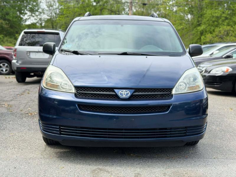 Toyota Sienna LE - 7 Passenger Seating 2005