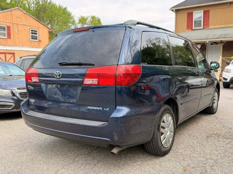 Toyota Sienna LE - 7 Passenger Seating 2005
