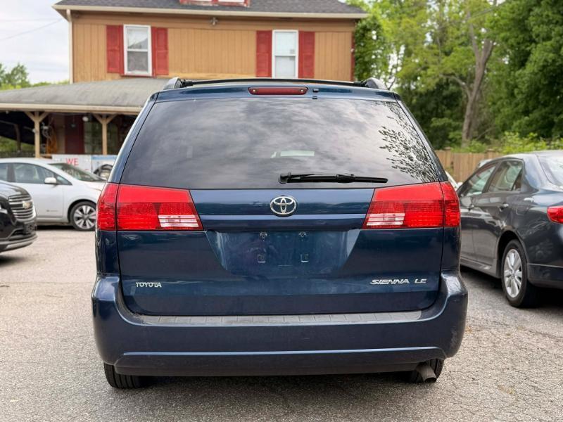 Toyota Sienna LE - 7 Passenger Seating 2005