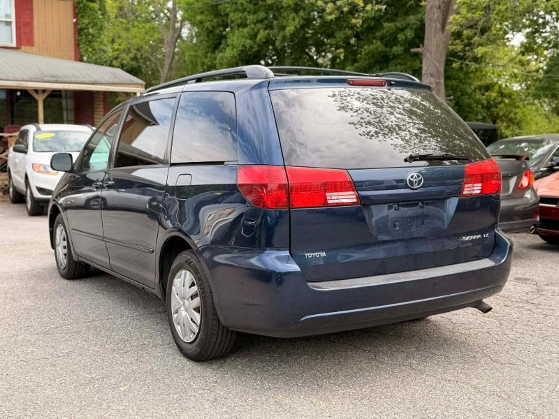 Toyota Sienna LE - 7 Passenger Seating 2005