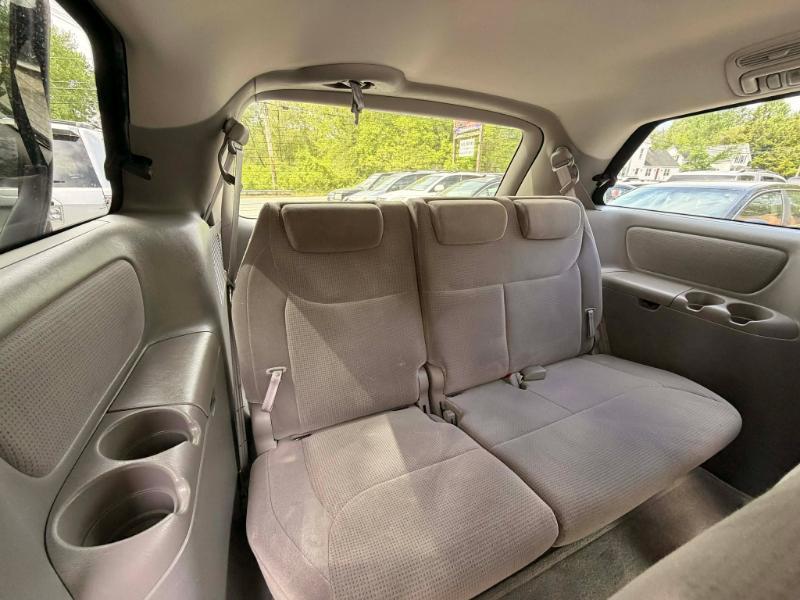 Toyota Sienna LE - 7 Passenger Seating 2005