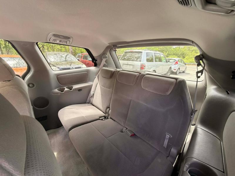 Toyota Sienna LE - 7 Passenger Seating 2005