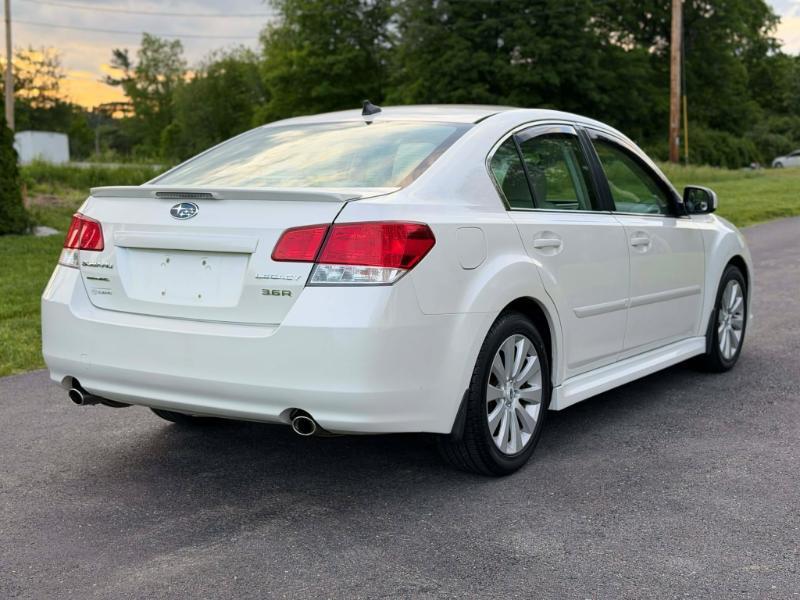 Subaru Legacy 3.6R Limited 2011
