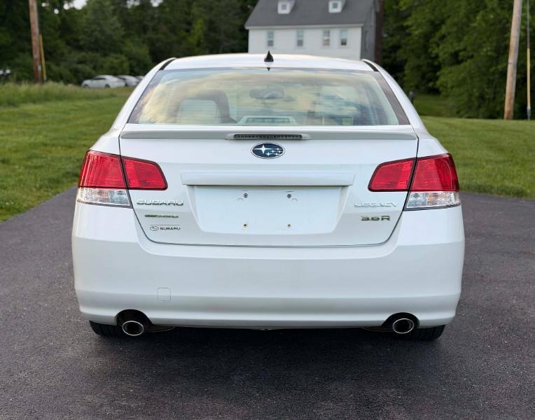 Subaru Legacy 3.6R Limited 2011