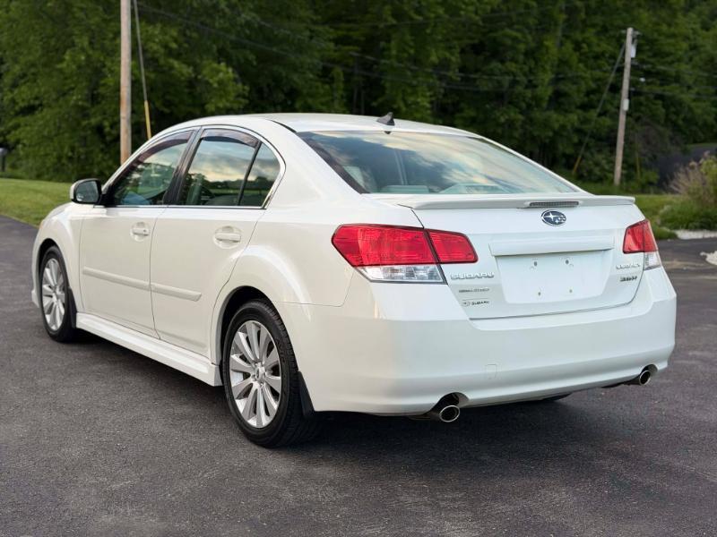 Subaru Legacy 3.6R Limited 2011