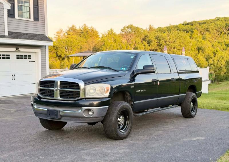 Dodge Ram 1500 Laramie Mega Cab 4WD 2006