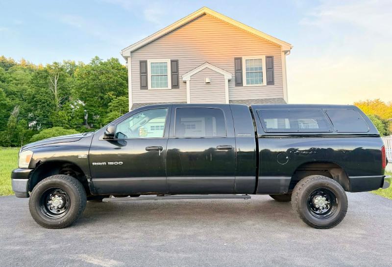 Dodge Ram 1500 Laramie Mega Cab 4WD 2006