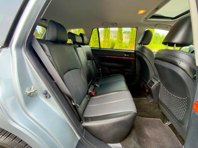 Subaru Outback 2.5i Limited 2012
