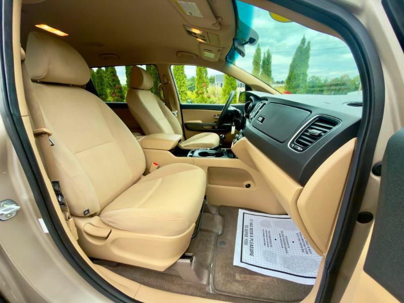 Kia Sedona LX 2015