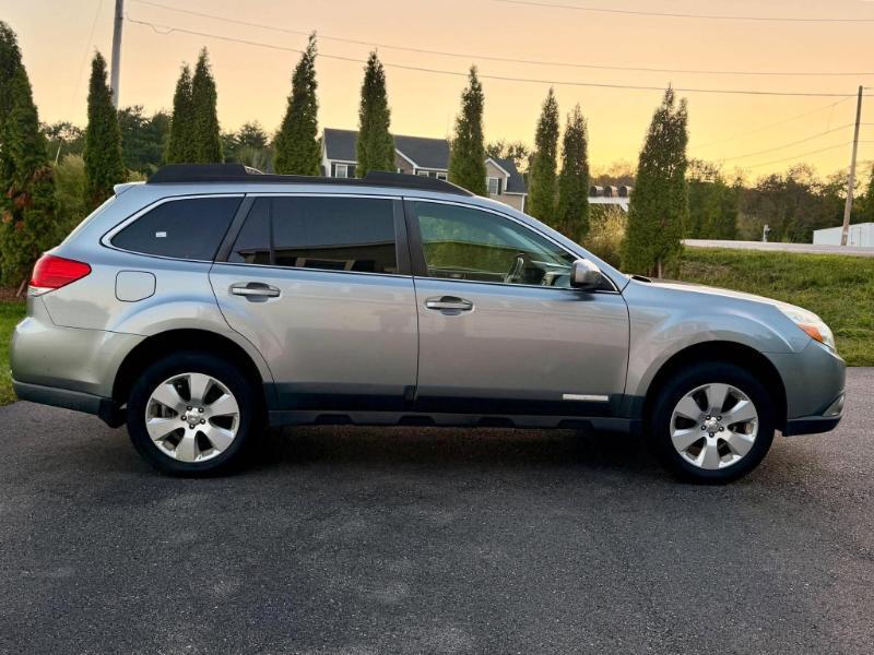 Subaru Outback 2.5i Premium 2011