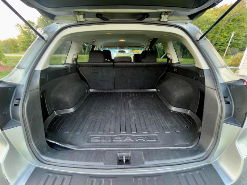 Subaru Outback 2.5i Premium 2011