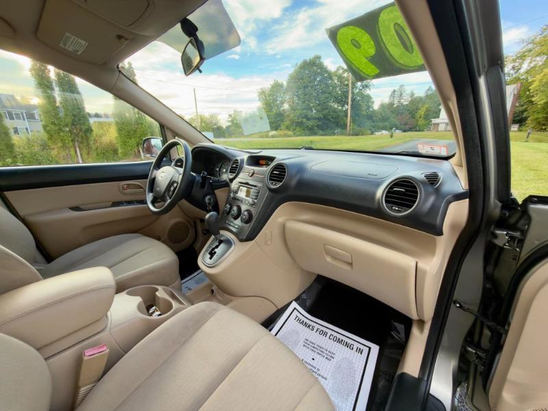 Kia Rondo Base 2009