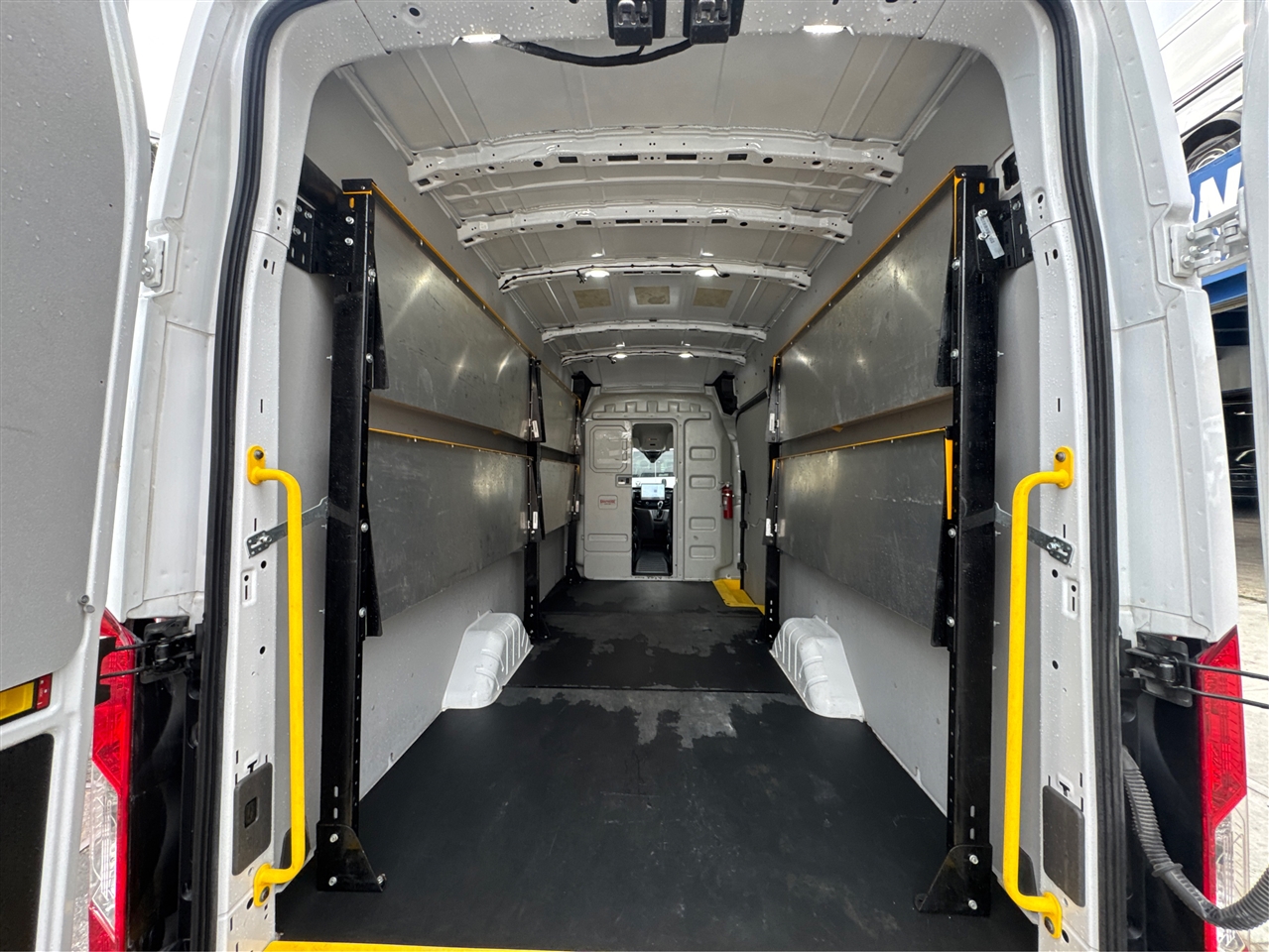 2022 Ford Transit Cargo Van photo 11