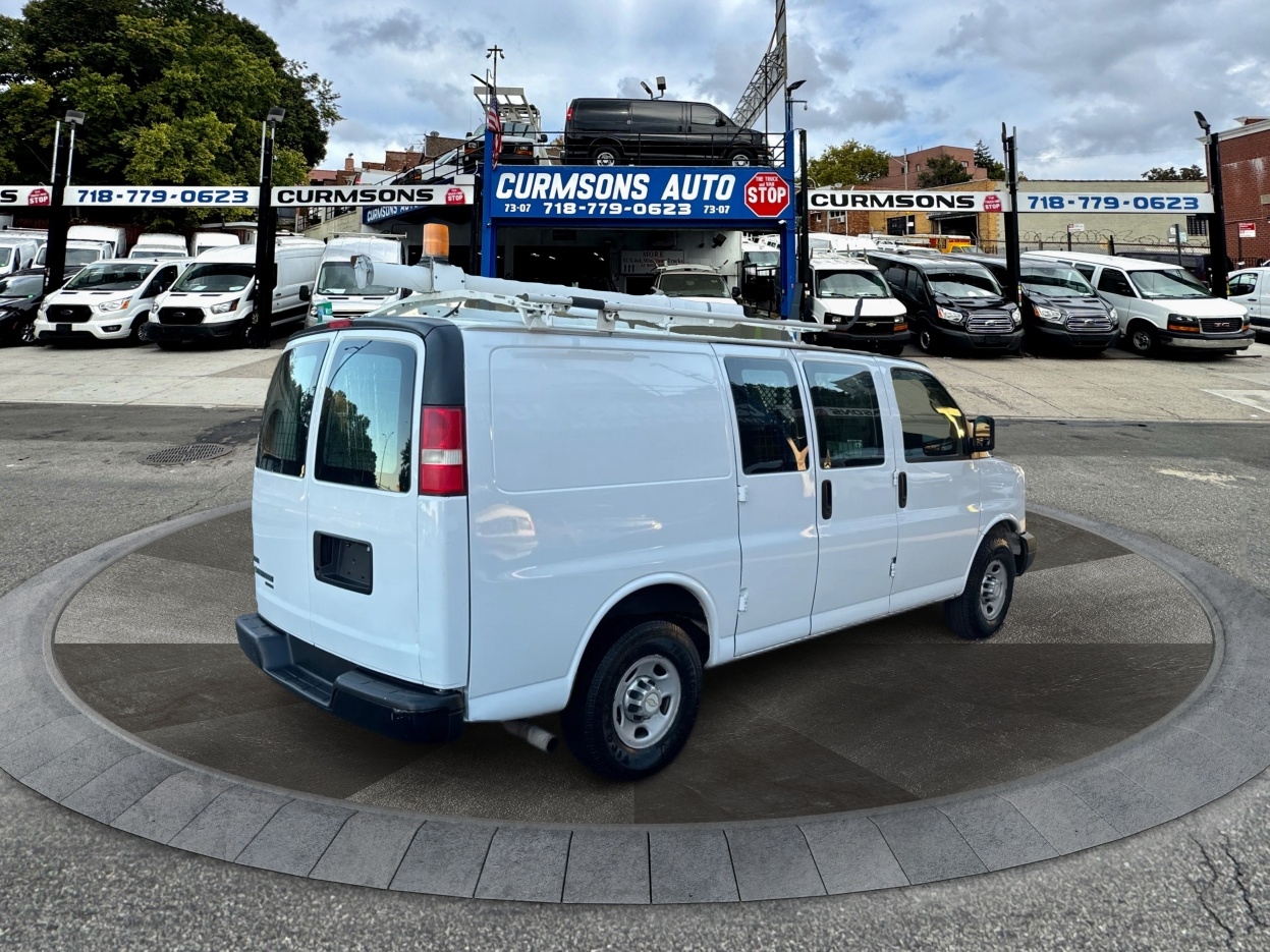 2011 Chevrolet Express Cargo Van 2500 photo 2