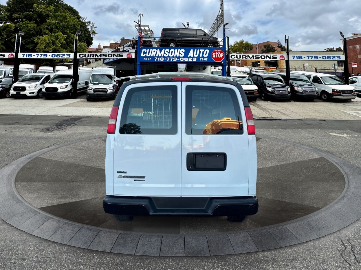 2011 Chevrolet Express Cargo Van 2500 photo 3