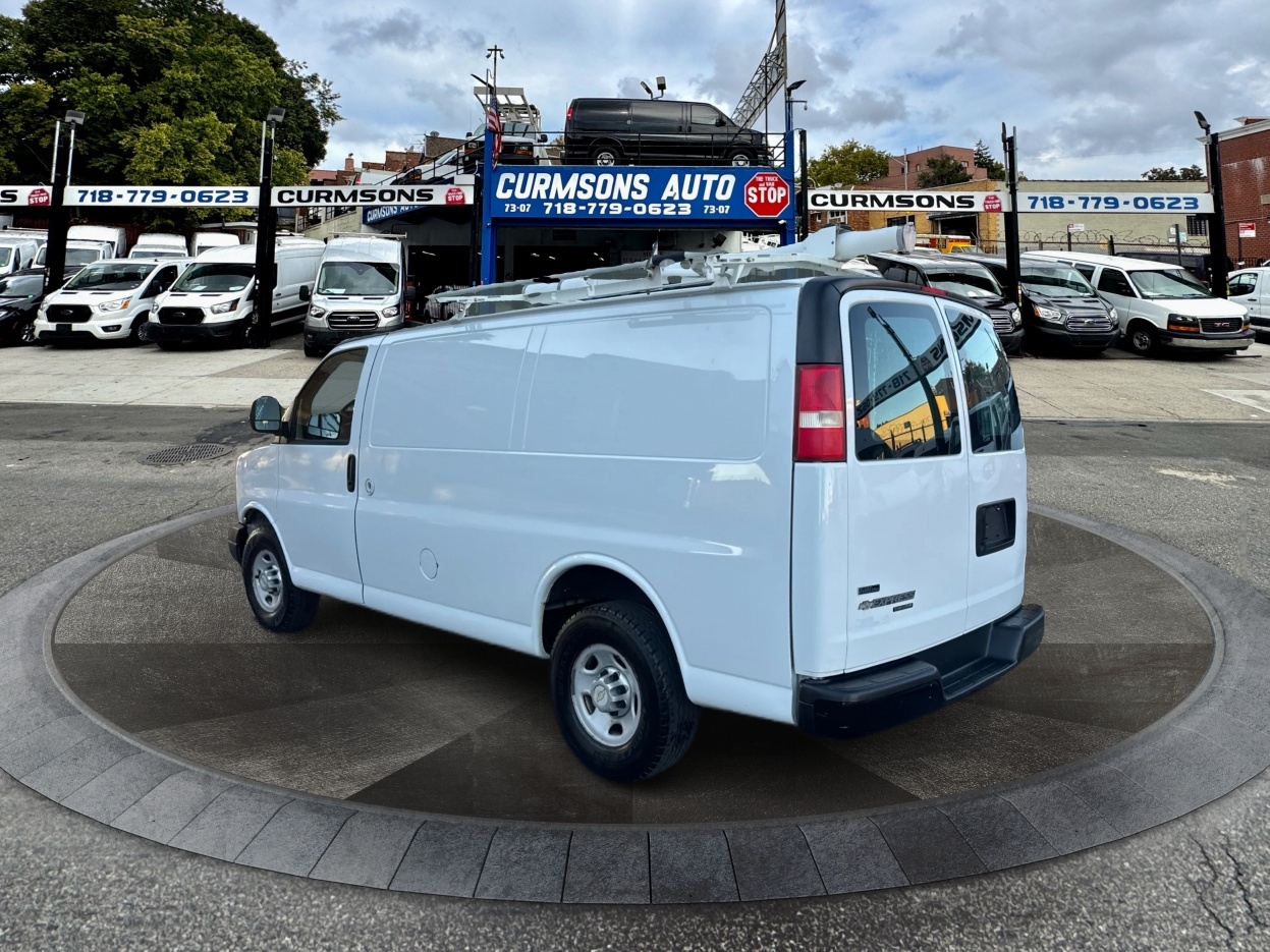 2011 Chevrolet Express Cargo Van 2500 photo 4