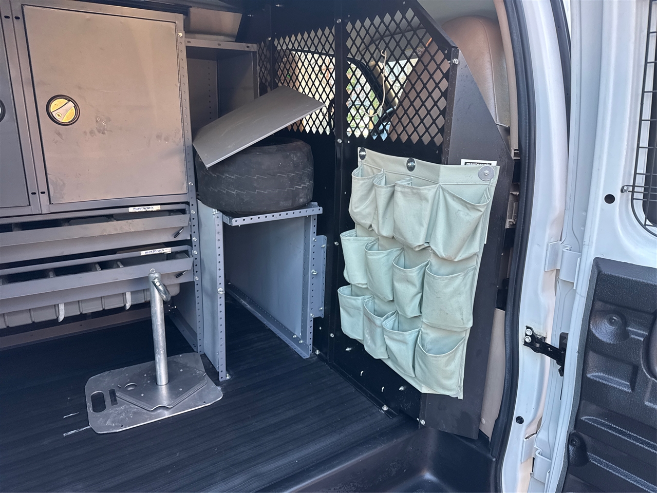 2011 Chevrolet Express Cargo Van 2500 photo 13