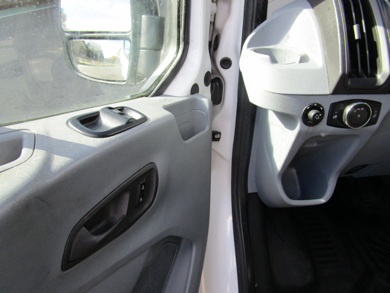 Ford Transit Cargo Van T-250 148" Med Rf 9000 GVWR Sliding RH Dr 2016 Ford Transit Cargo Van T-250 148" Med Rf 9000 GVWR Sliding RH Dr 2016