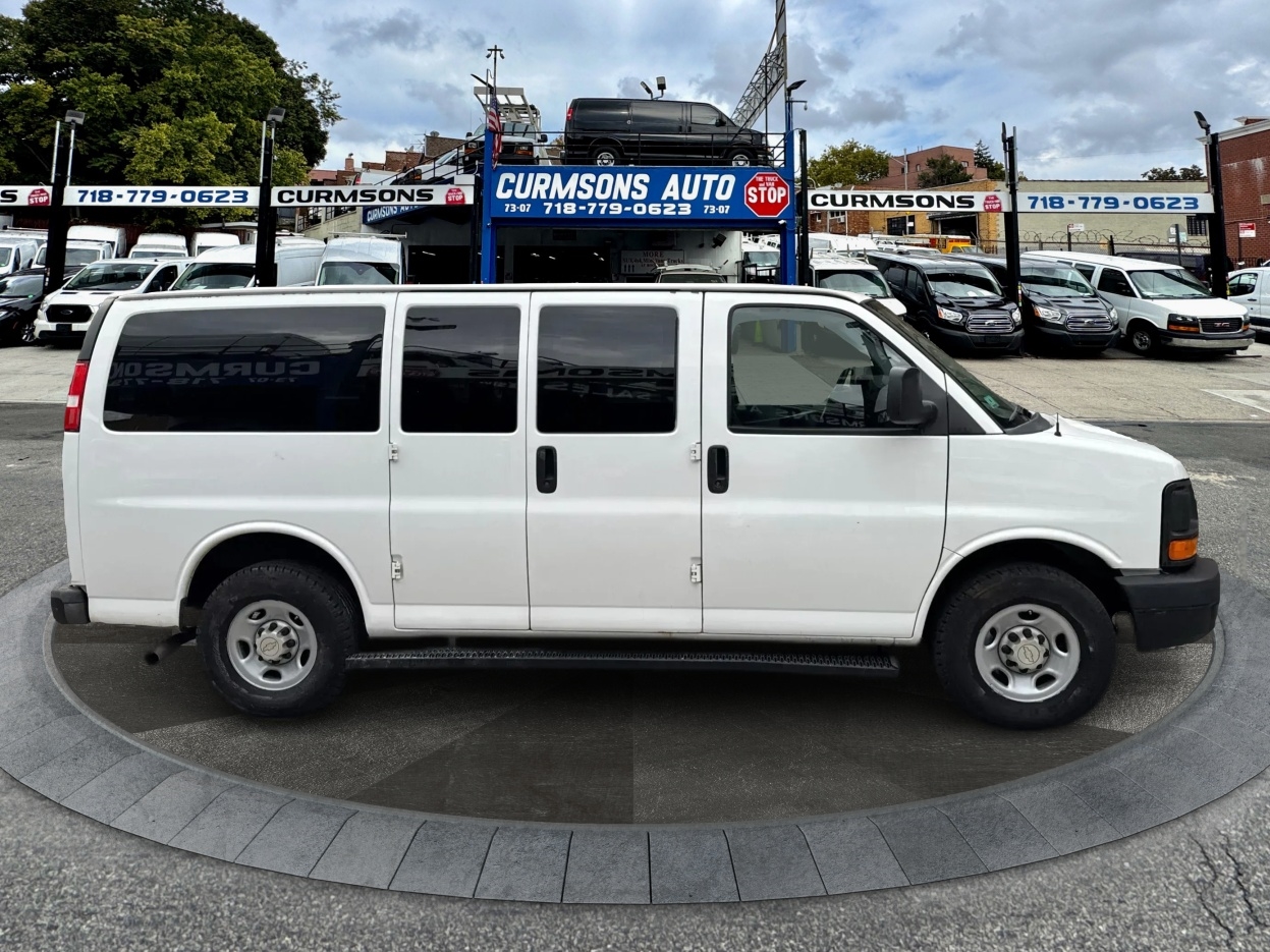 2013 Chevrolet Express Passenger 2500 LS photo 2