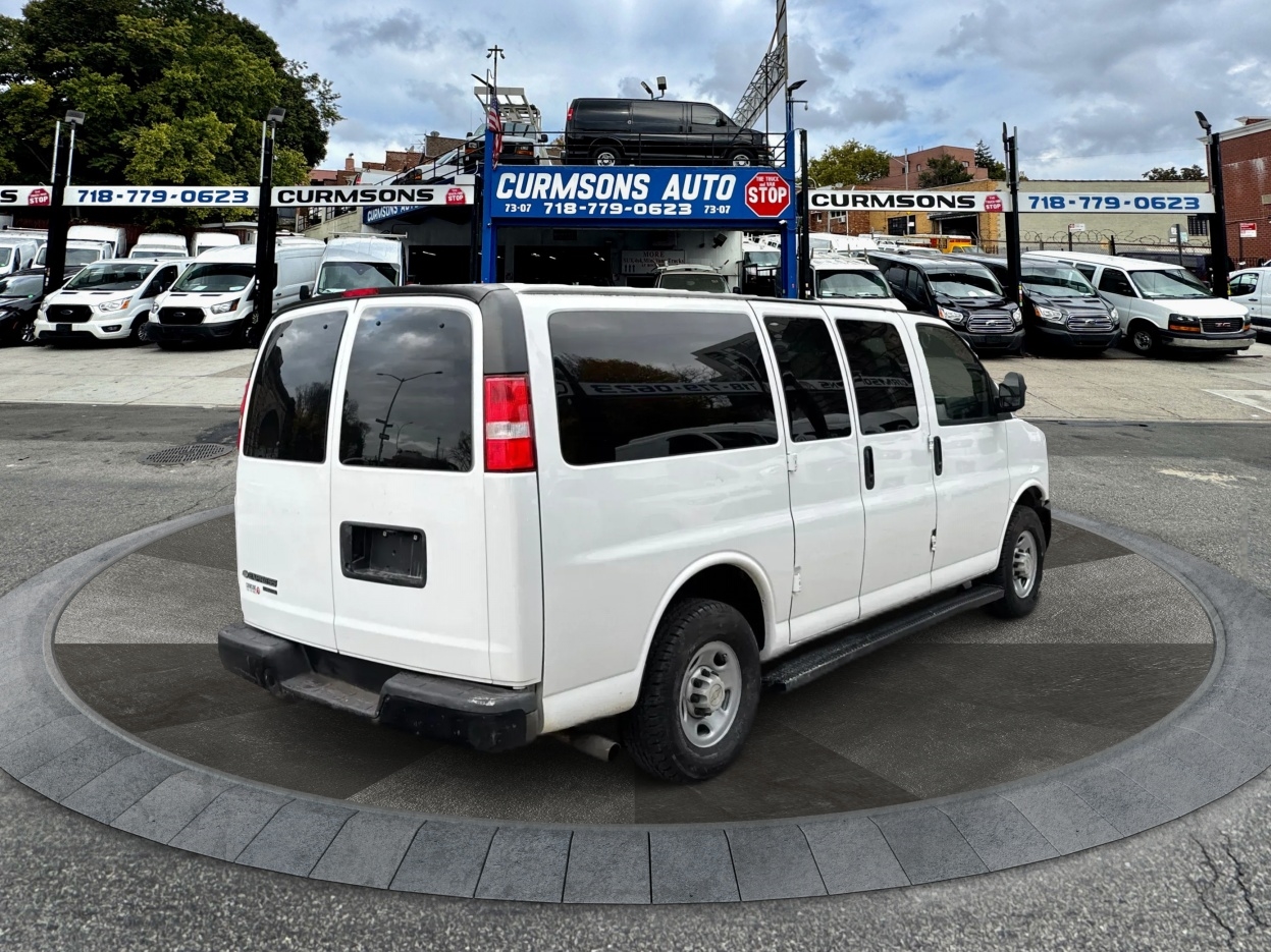 2013 Chevrolet Express Passenger 2500 LS photo 3