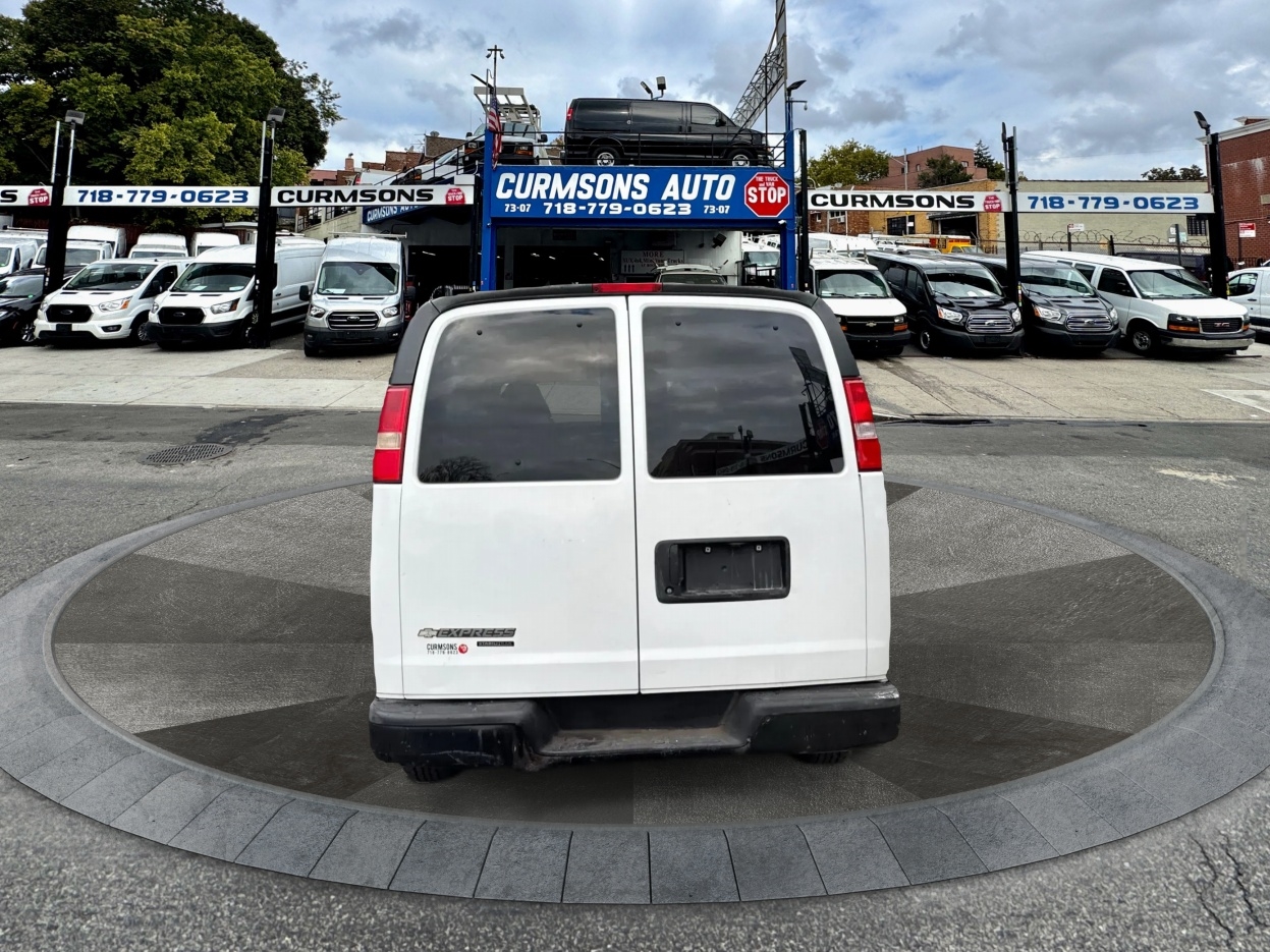 2013 Chevrolet Express Passenger 2500 LS photo 4