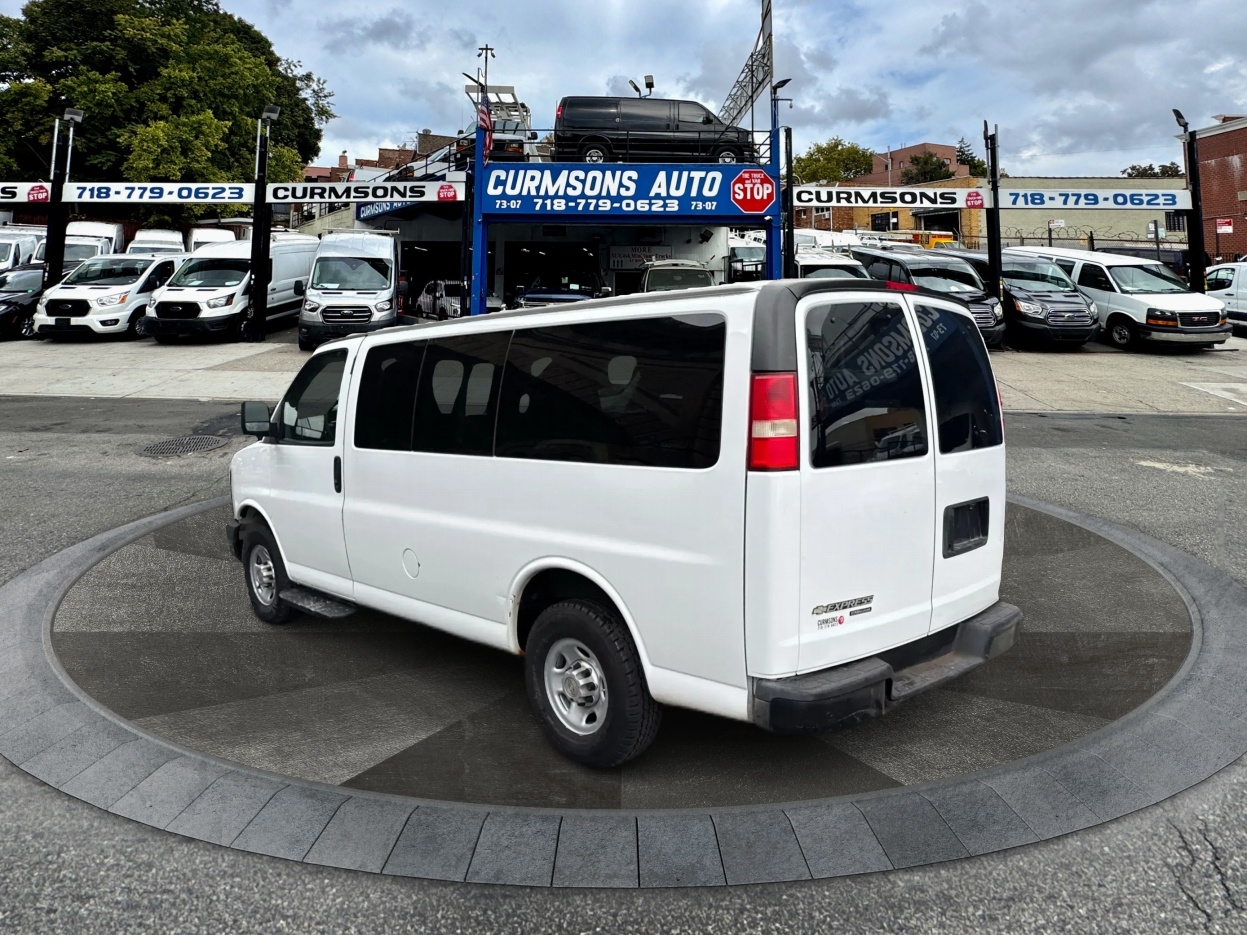 Chevrolet Express Passenger RWD 2500 135" LS 2013