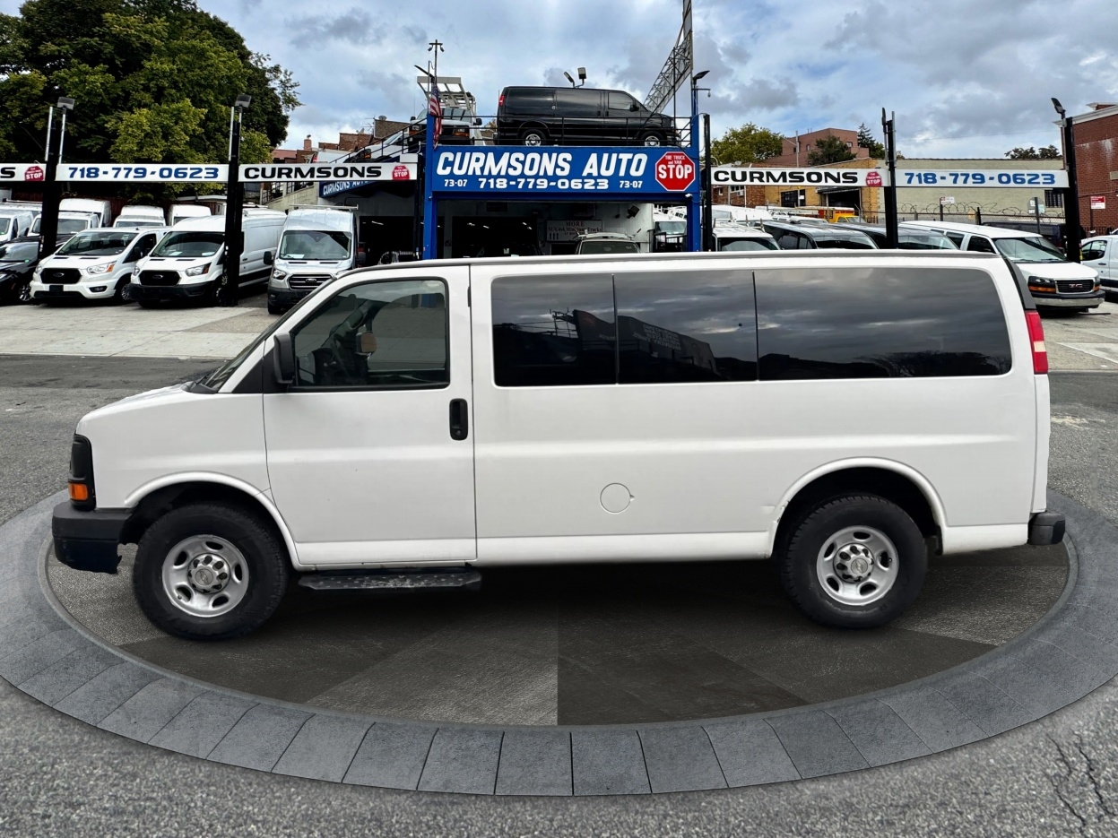 Chevrolet Express Passenger RWD 2500 135" LS 2013