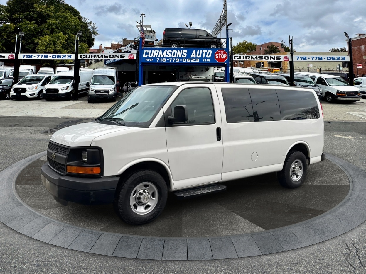 Chevrolet Express Passenger RWD 2500 135" LS 2013
