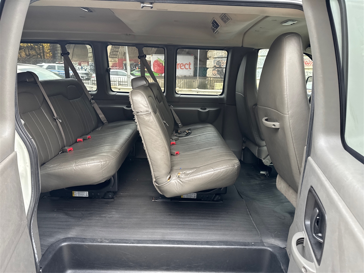 Chevrolet Express Passenger RWD 2500 135" LS 2013