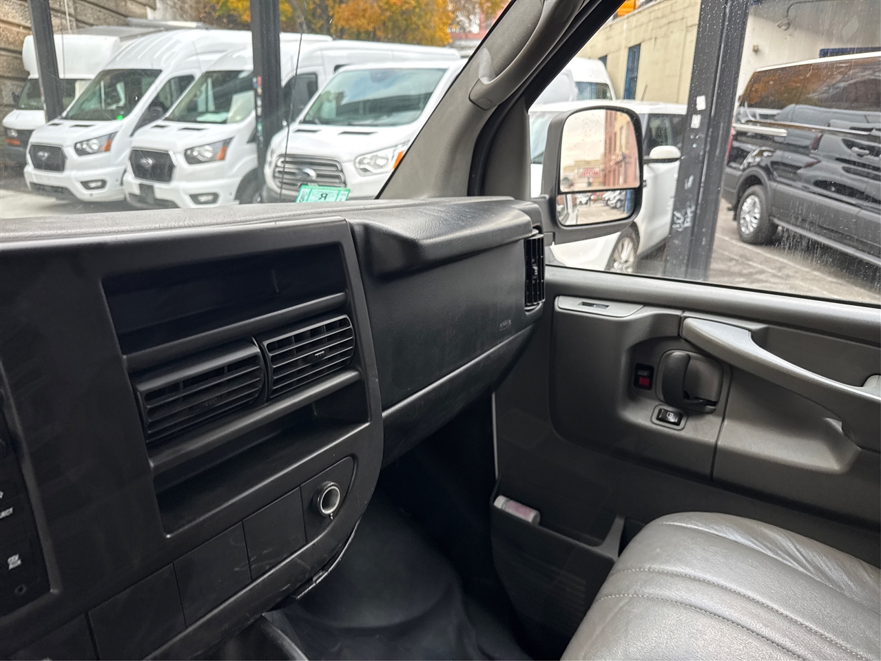 Chevrolet Express Passenger RWD 2500 135" LS 2013
