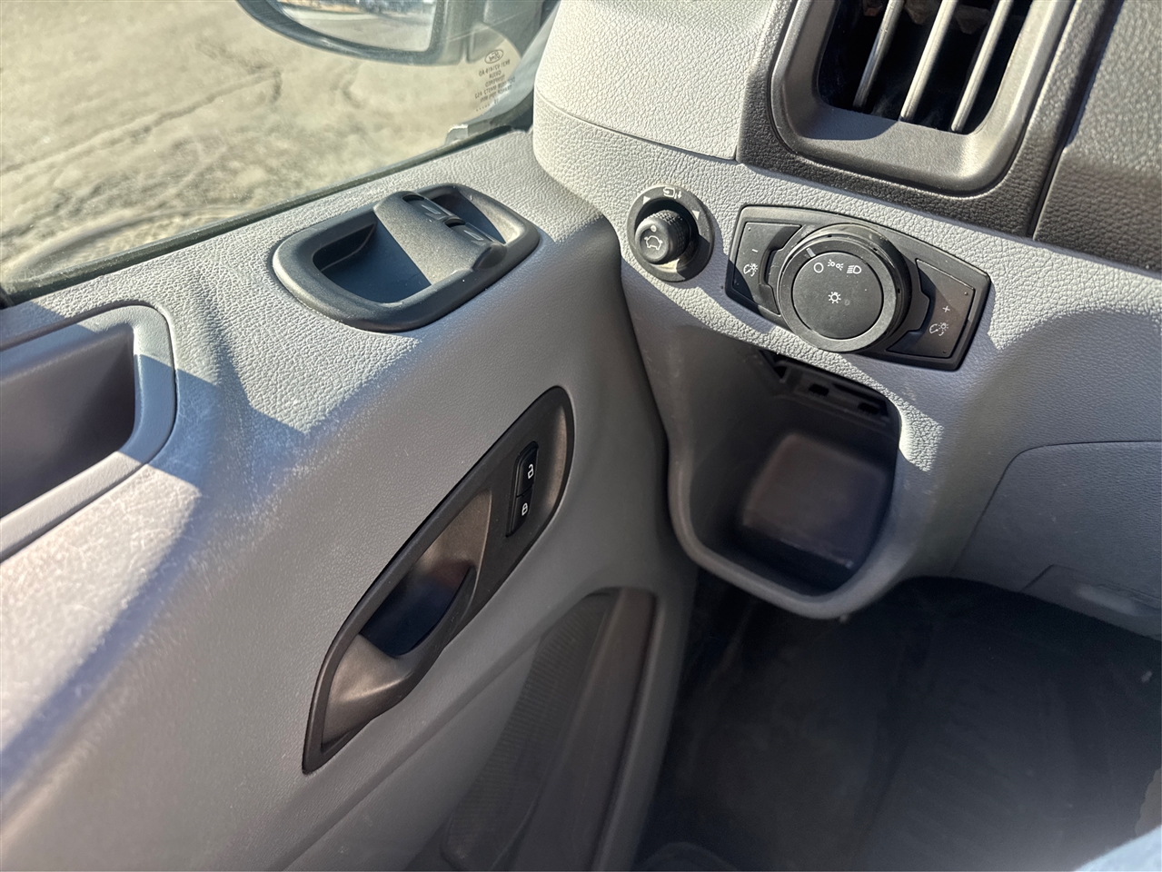 Ford Transit Van T-150 148" Med Rf 8600 GVWR Sliding RH Dr 2019