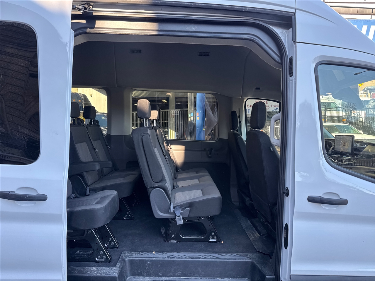 Ford Transit Passenger Wagon T-350 148" High Roof XLT RWD 2025