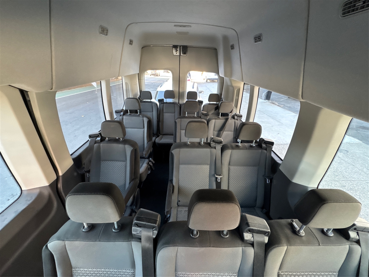 Ford Transit Passenger Wagon T-350 148" High Roof XLT RWD 2025