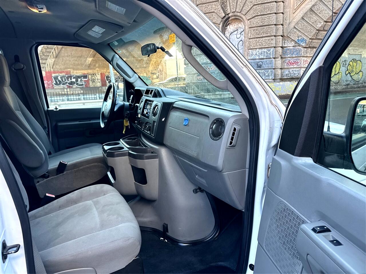 Ford Econoline Wagon E-350 Super Duty XLT 2012