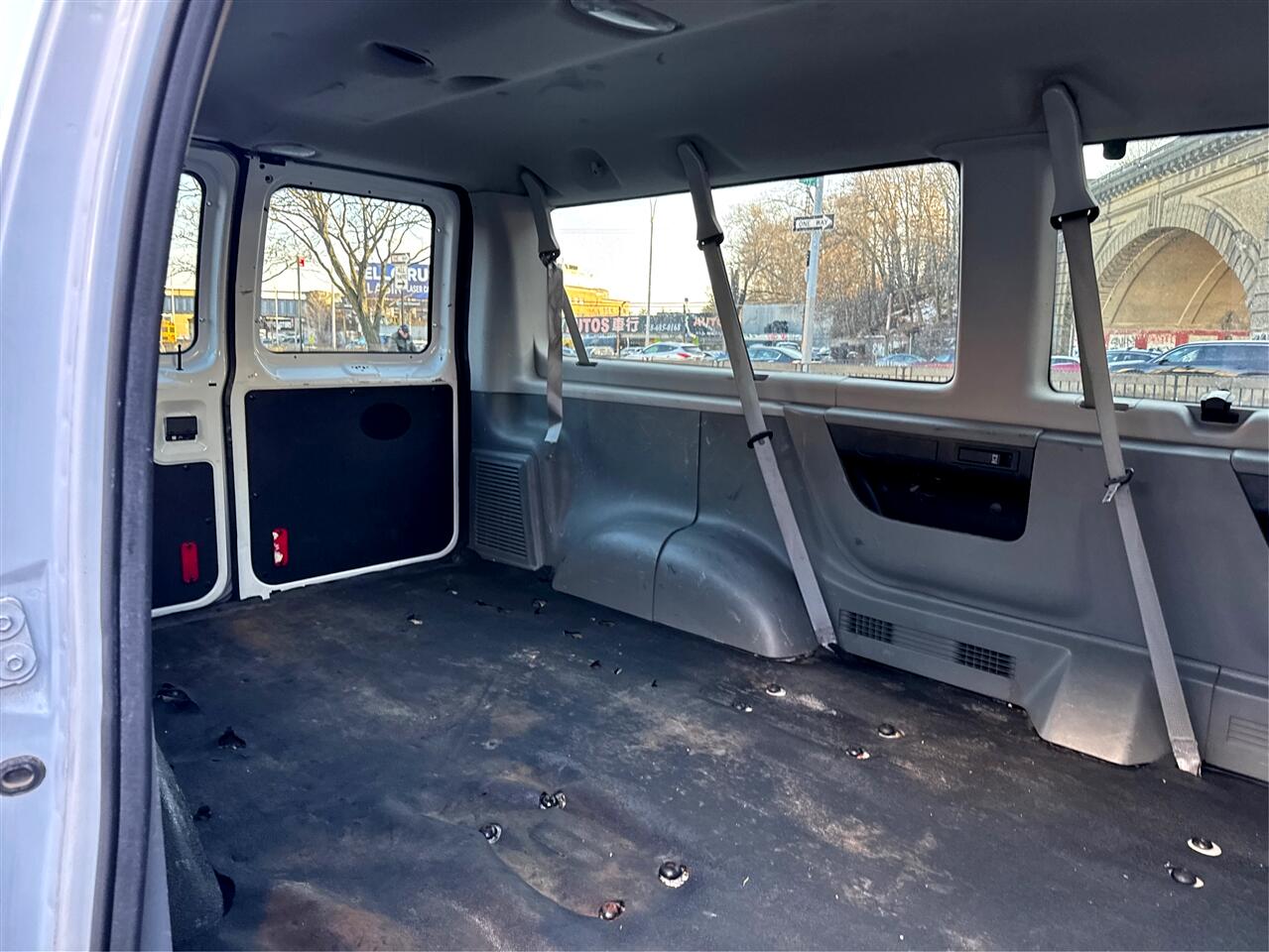 Ford Econoline Wagon E-350 Super Duty XLT 2012