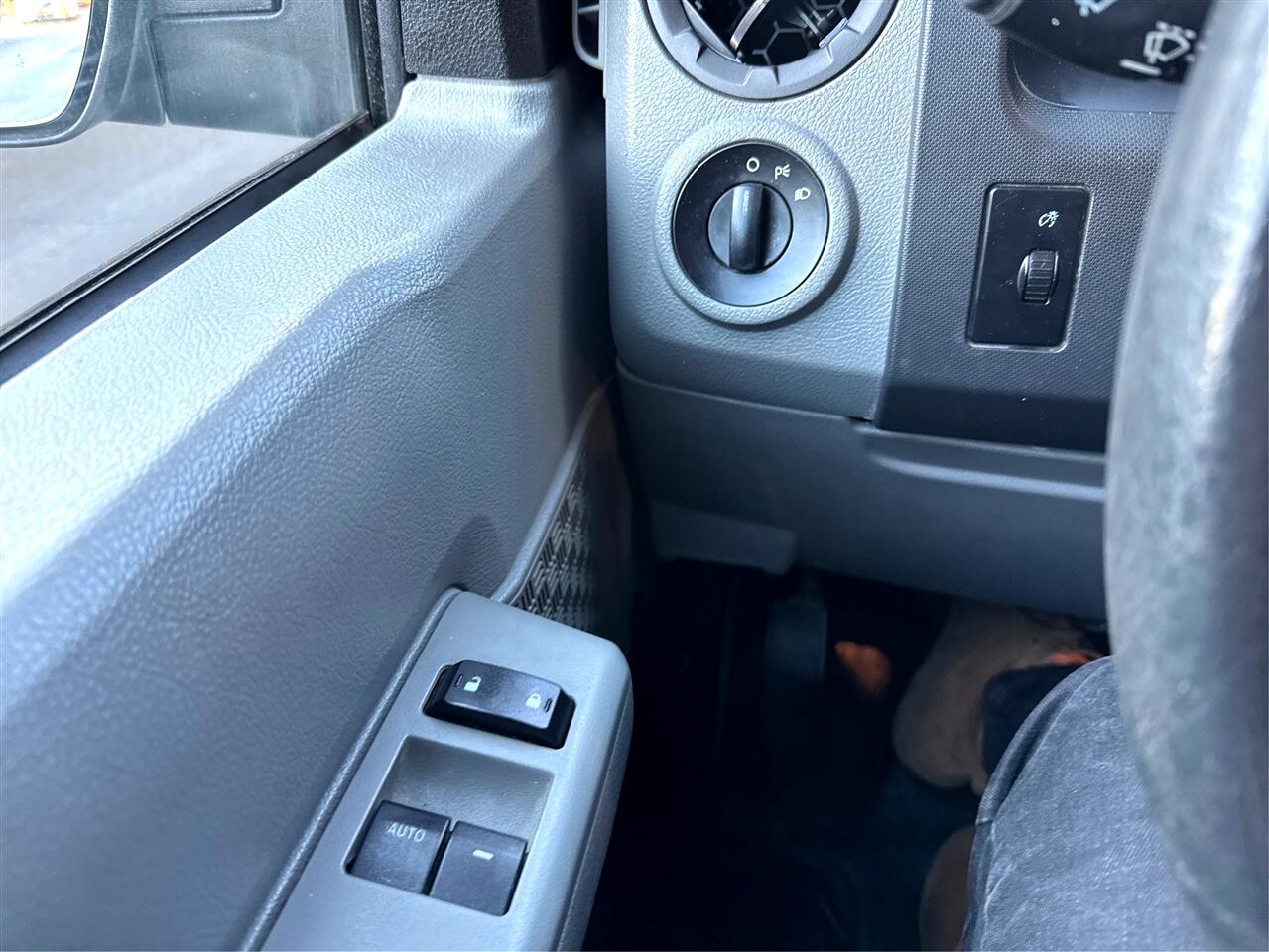 Ford Econoline Wagon E-350 Super Duty XLT 2012