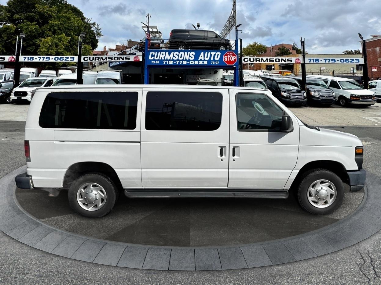 Ford Econoline Wagon E-350 Super Duty XL 2013