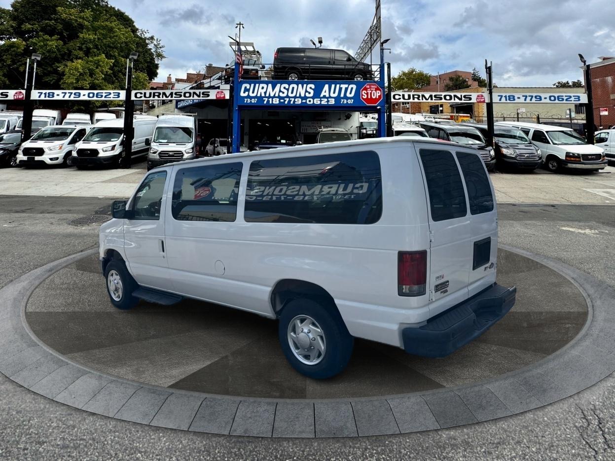 Ford Econoline Wagon E-350 Super Duty XL 2013