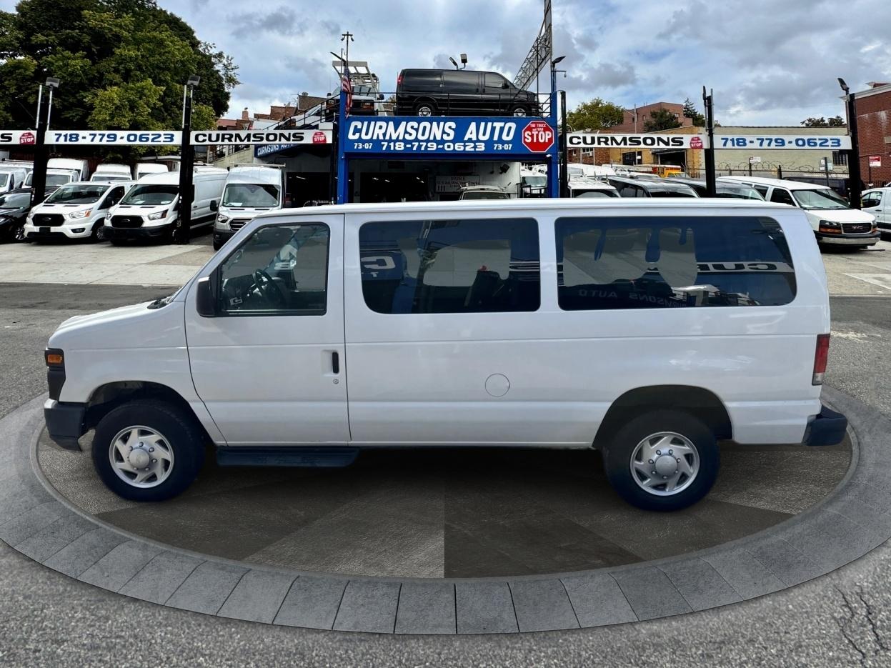 Ford Econoline Wagon E-350 Super Duty XL 2013