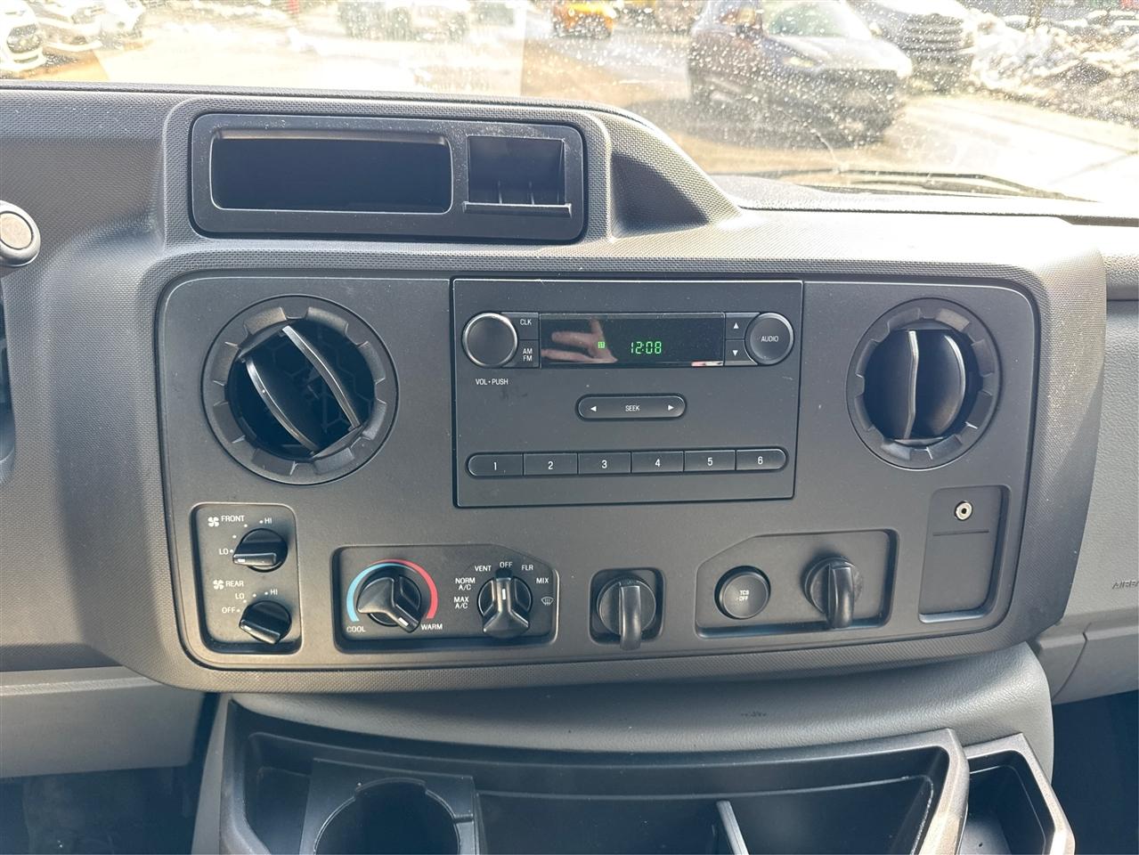 Ford Econoline Wagon E-350 Super Duty XL 2013