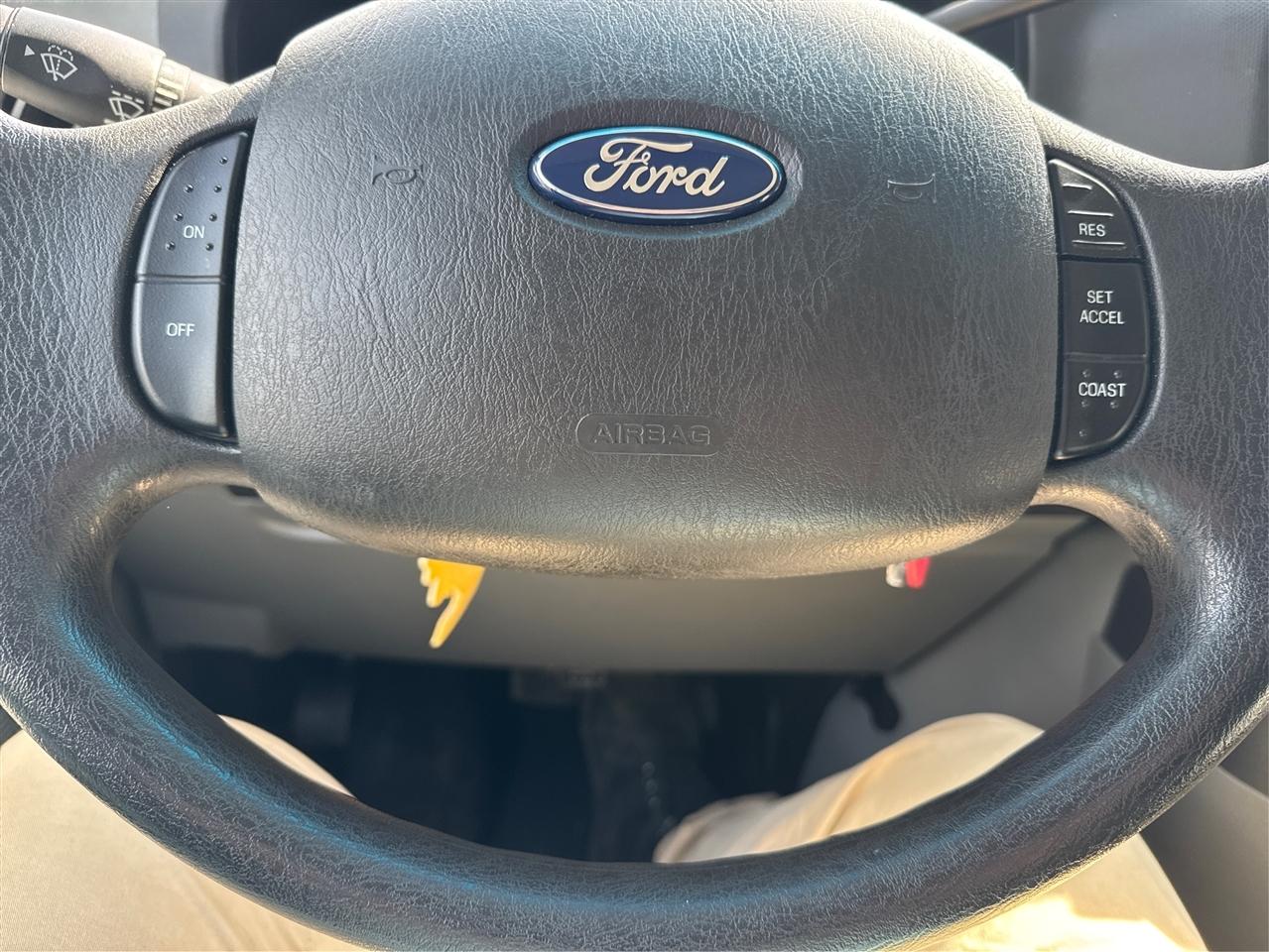 Ford Econoline Wagon E-350 Super Duty XL 2013