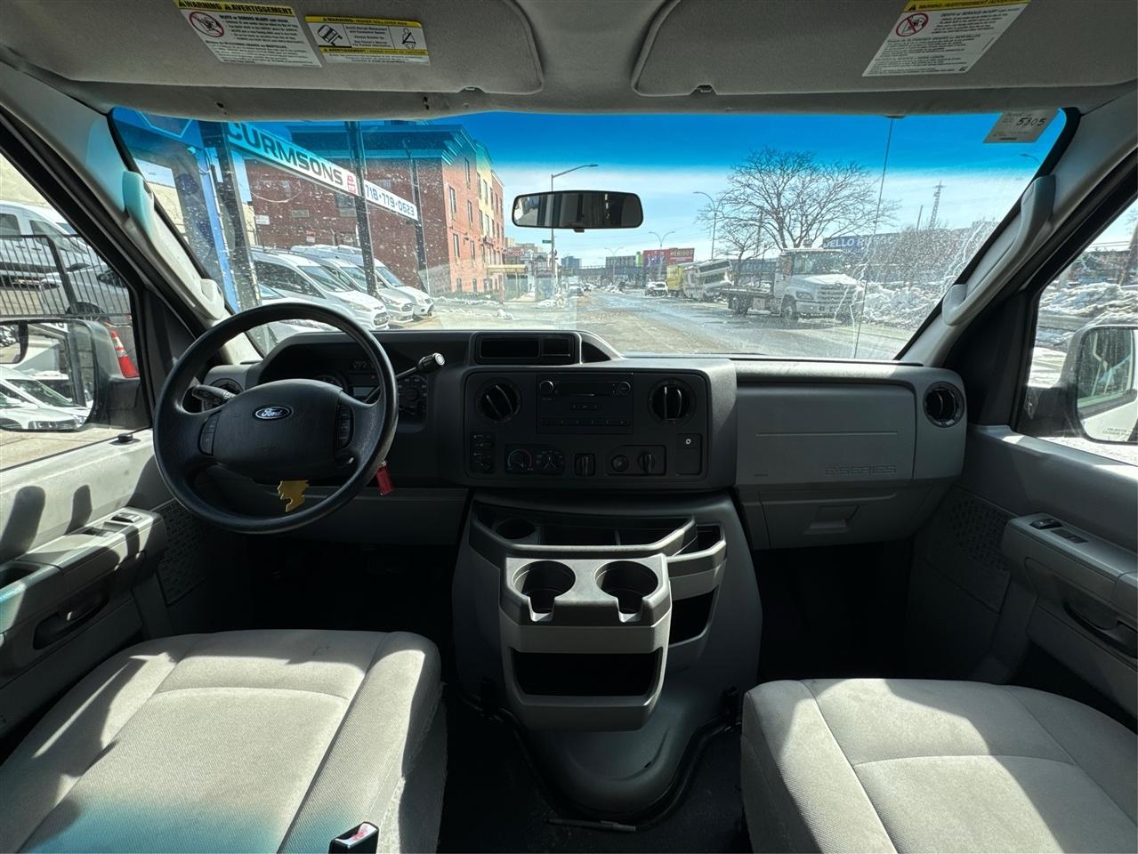 Ford Econoline Wagon E-350 Super Duty XL 2013